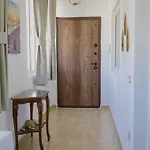 Old Town Apartment *